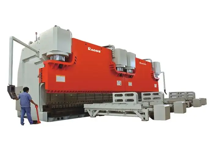 Máquina de doblar paneles metálicos