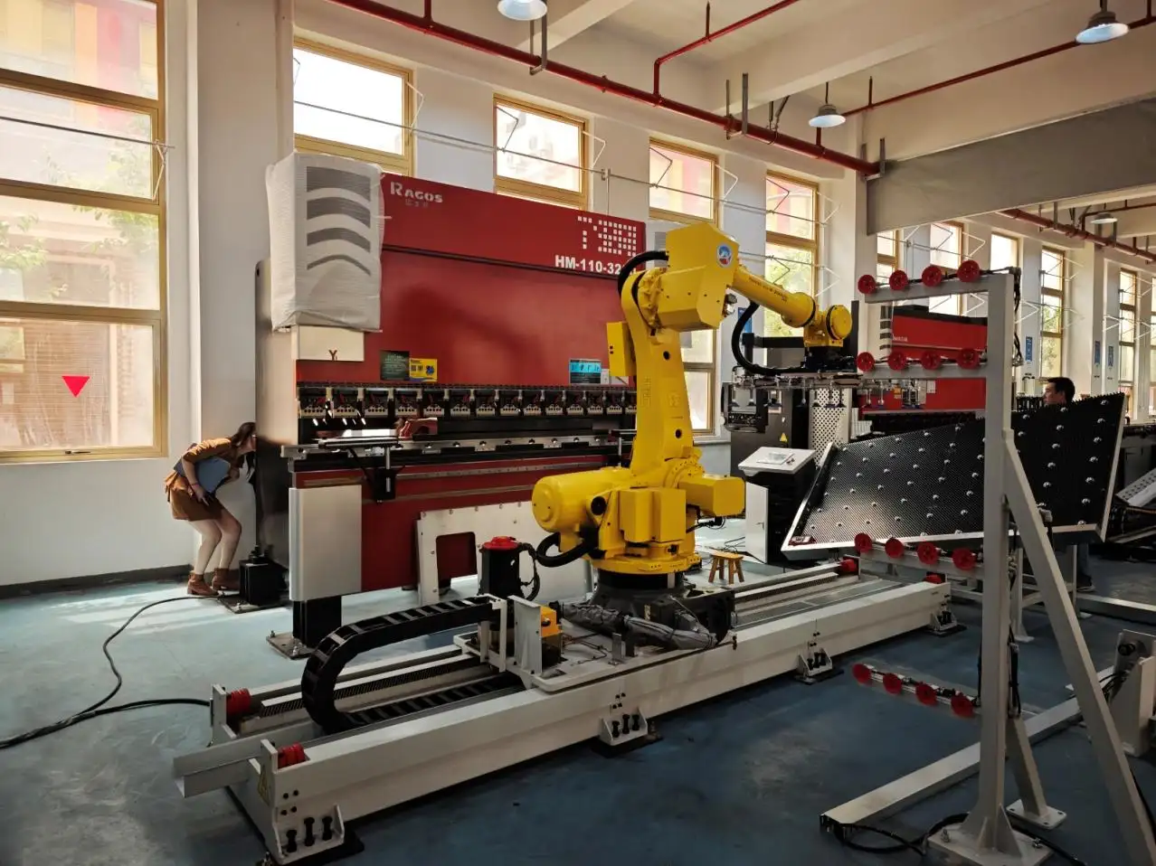 Freno de presión CNC híbrido VS freno de presión CNC síncrono electrohidráulico