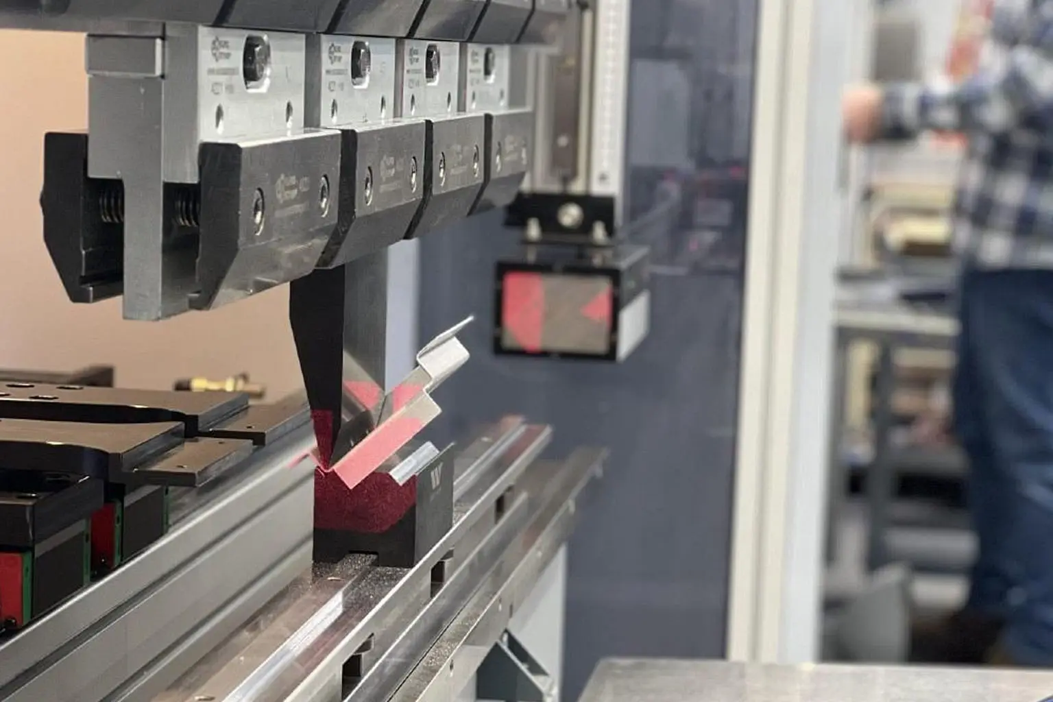 Herramientas de fabricación metálica: Precisión de potencia, Eficiencia, y Fabricación Global